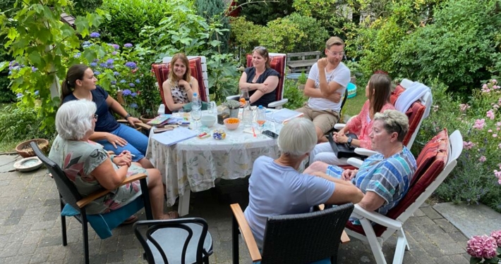 Schwimmen-Team-im-Garten